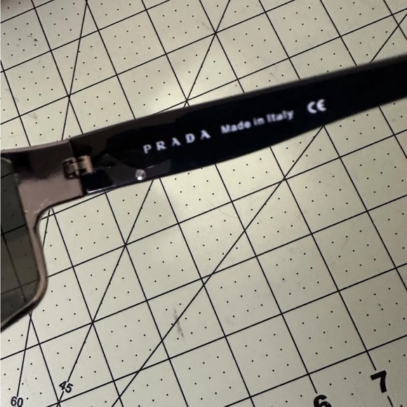 Prada authentic designer sunglasses unisex - Picture 8 of 10